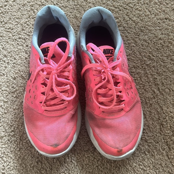 Nike sneakers - Picture 2 of 3